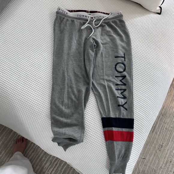 Tommy Hilfiger Sweats - Picture 1 of 3